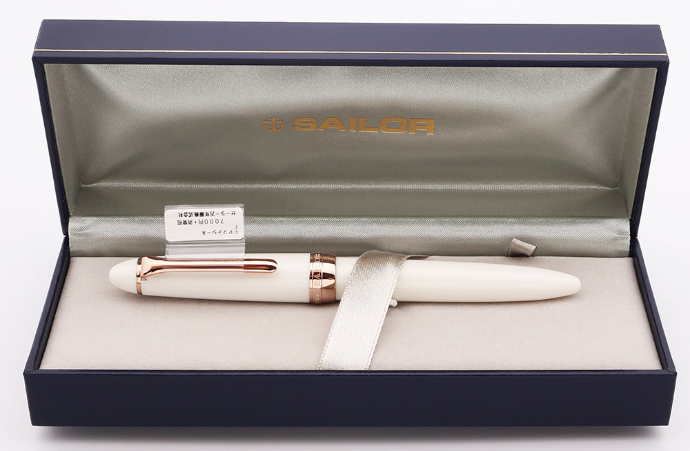 【レビューで送料無料】 Sailor Fasciner Fountain Pen - White w Rose Gold Trim, Fine スキー・スノーボードアクセサリー